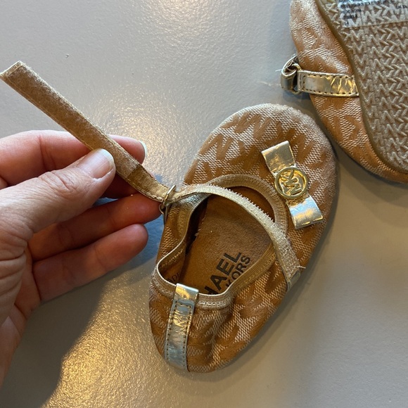 Michael Kors- baby girls shoes- size 4 - Picture 4 of 5